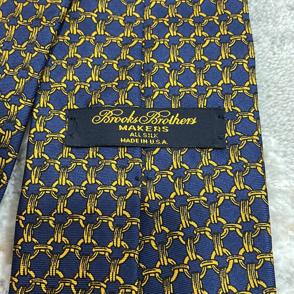 Beautiful Brooks Brothers Classic Chain Pattern Tie - Picture 2 of 4